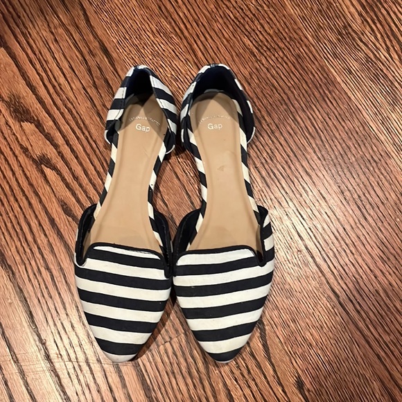 GAP Shoes - Gap Women’s Navy Striped Shoes. Size 6.
